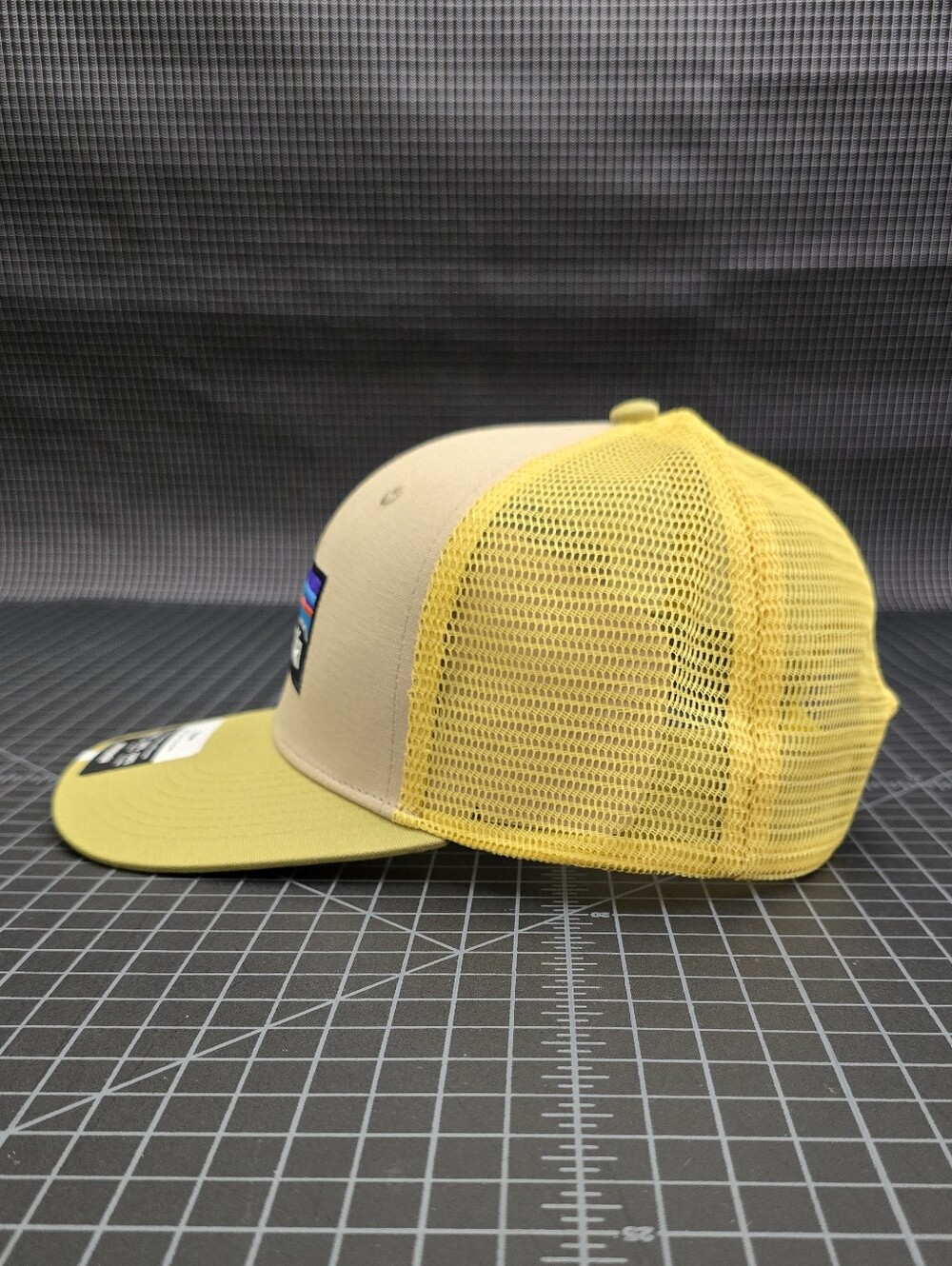 PATAGONIA P-6 LOGO TRUCKER HAT - OAR TAN - Picture 5 of 10